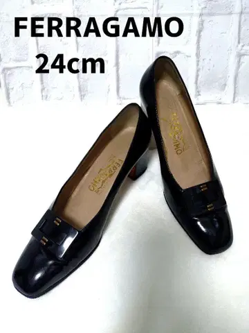 FERRAGAMO 블랙 펌프스 24cm