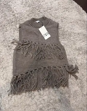 ZARA 프린지 슬리브리스 니트