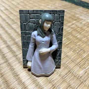 완다와 거상 피규어 MONO