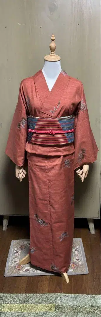 가을 수확 감 기모노와 나고야 오비