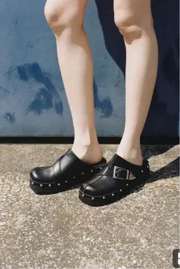 ZARA 스터드 부착 버클 사보 샌들