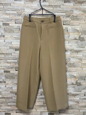 베이지 와이드 팬츠 앞뒤 포켓 부착