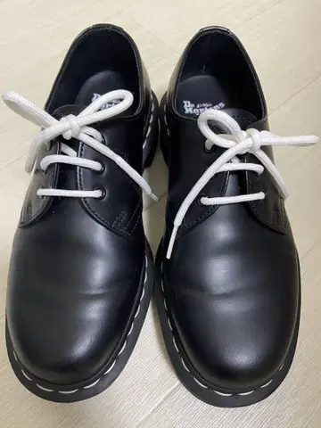 Dr. Martens 닥터마틴 화이트 스티치 3 홀 UK4