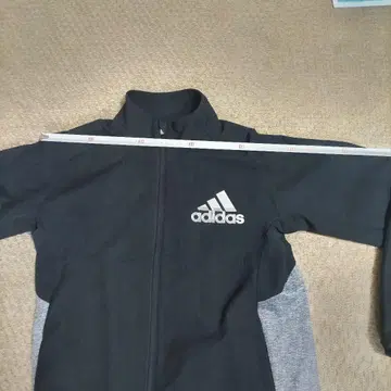adidas 블랙 그레이 자켓 M 사이즈