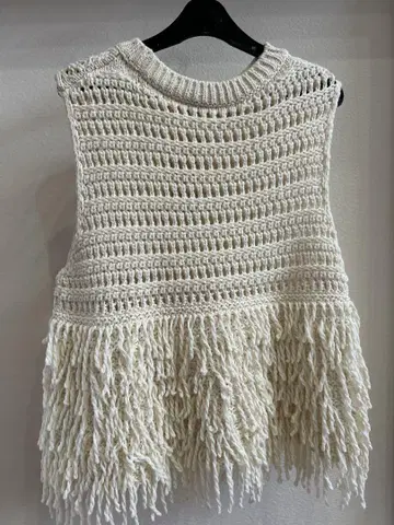 ZARA 아이보리 프린지 슬리브리스 니트