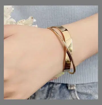 미사용 골드 트위스트 디자인 팔찌