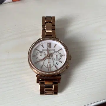 MICHAEL KORS 로즈 골드 크로노그래프 시계
