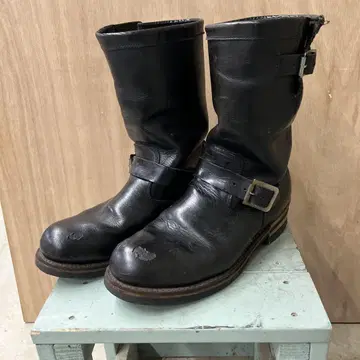 블랙 가죽 엔지니어 부츠 버클 포함