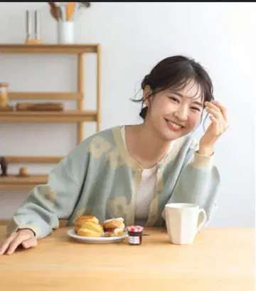 에구르니에 바이 사만사 모스모스 데이지 패턴 자카드 니트 가디건