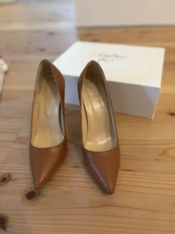 브라운 스틸레토 하이힐