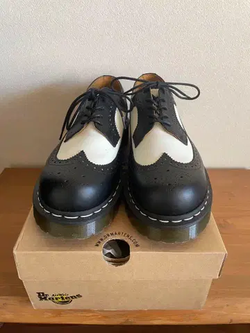 컨디션 최상 [ 닥터마틴 ] 통굽 윙칩 바이컬러 UK9