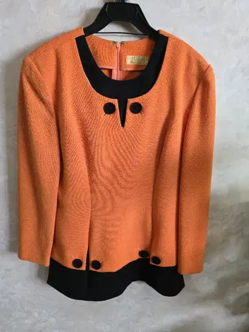 오렌지와 블랙 정장 세트