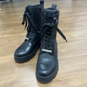 다이애나 레이스업 숏부츠 22.5cm