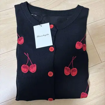 미사용 새상품 체리 자수 가디건