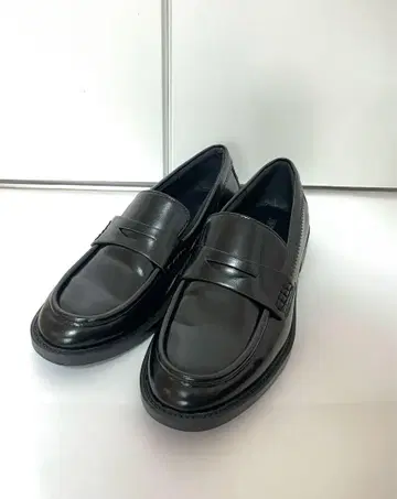 새상품급 Zara 25AW 신상 블랙 로퍼 합성 피혁 슬립온