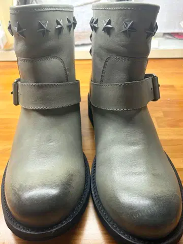 그레이 가죽 엔지니어 부츠 별 모양 스터드 부착