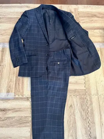 ONLY 차콜 그레이 체크 무늬 수트