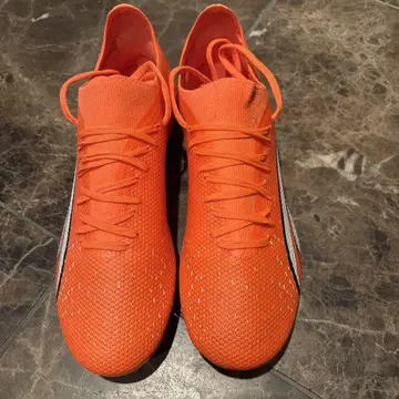 Puma 오렌지 스파이크 슈즈