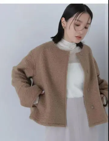내추럴 뷰티 베이직 노카라 웨이브 샤기 블루종