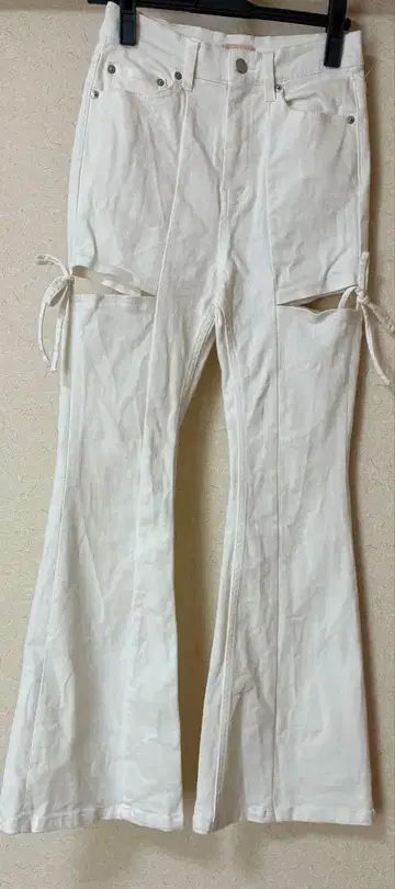 리젝시 컷 아웃 리본 데님 팬츠
