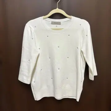 저스길리티 하트 자수 풀오버 하자품