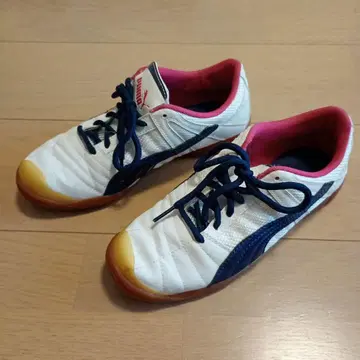 PUMA 풋살화 화이트/네이비/핑크