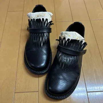 trippen 프린지 장식 블랙 가죽 신발