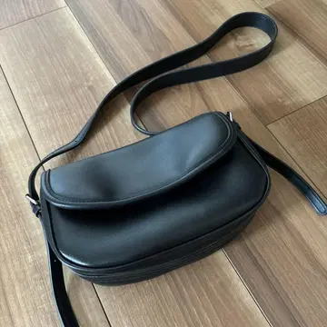 블랙 숄더백 합성 피혁