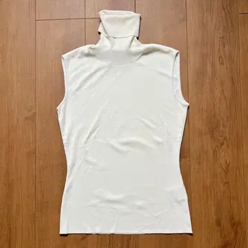FOXEY BOUTIQUE 터틀넥 슬리브리스 화이트
