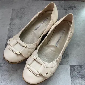 워터 마사지 화이트 플랫슈즈