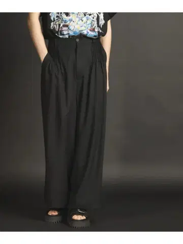 Buzzam Tuck Prime Wide Pants (S M 사이즈)