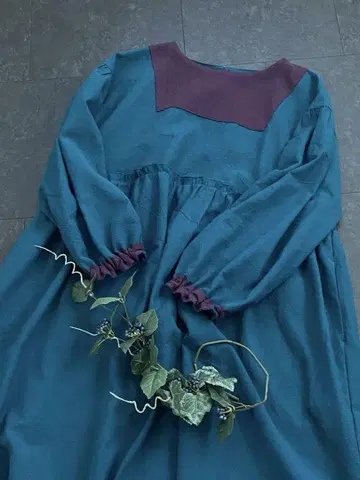 handmade*카라와 소매 바이컬러 허리 프릴 원피스