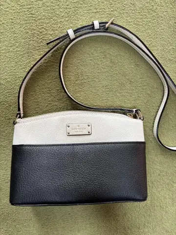 kate spade 숄더백 화이트/블랙 사선