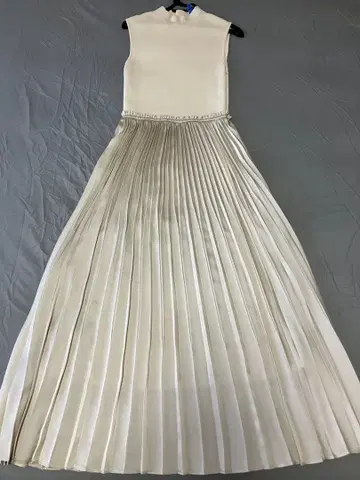 11/3(월)까지 한정 가격 아뉴앙스 플리츠 도킹 니트 원피스