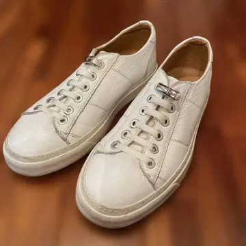 마크 제이콥스 화이트 가죽 스니커즈