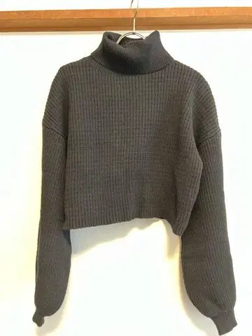 마우지 BACK OPEN TURTLE NECK 니트 블랙