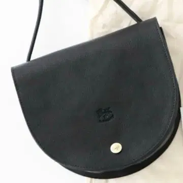 일비종떼 IL BISONTE 가죽 숄더백 블랙