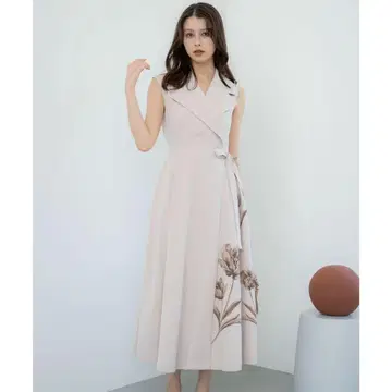 Noela 신상 비즈 플라워 트렌치 원피스