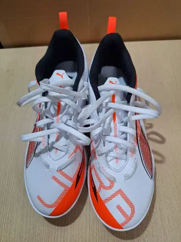 새상품급 Puma 축구화