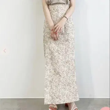 코코딜 라인 플라워 배색 자수 타이트 스커트
