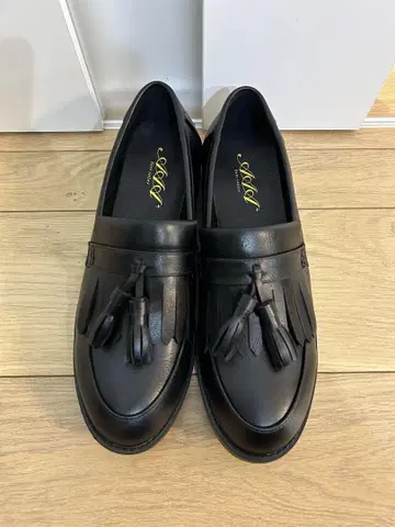 태슬 로퍼 블랙