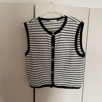 미사용 새상품 ZARA 슬리브리스 니트 화이트 블랙 스트라이프