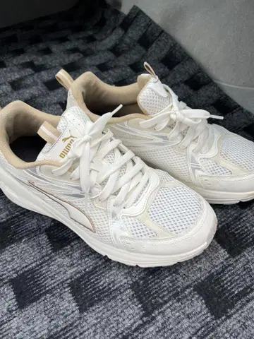 PUMA 화이트 스니커즈 운동화