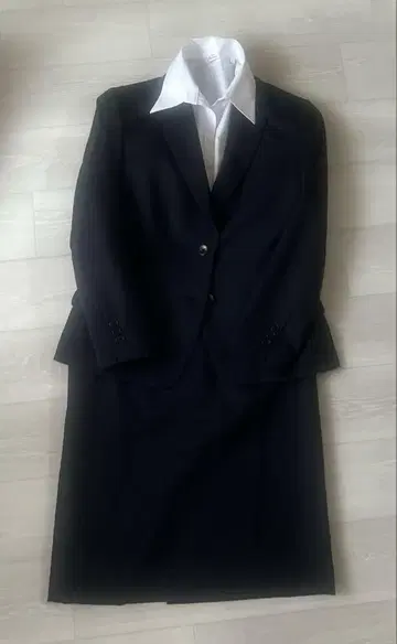 수트 상하의, 스커트와 와이셔츠 세트