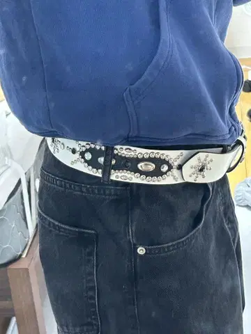 스터드 벨트