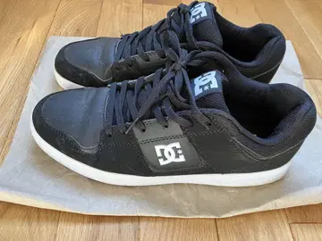 DC 블랙 스니커즈 27cm