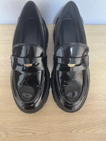 미사용급 ZARA 블랙 로퍼 에나멜 통굽 37