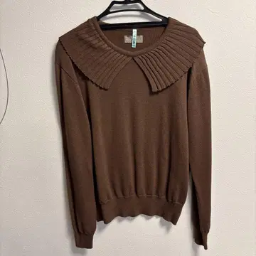 새상품급 마가렛호웰 프릴 플리츠 카라 부착 폴로 니트