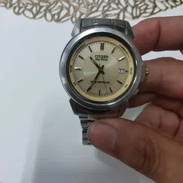 CITIZEN Eco-Drive 솔라 전파 시계 골드 다이얼