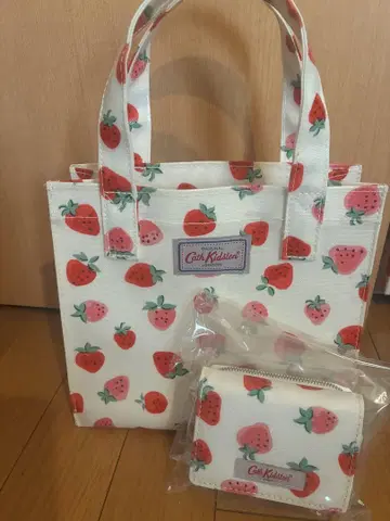 주말 가격 인하 캐스키드슨 딸기 3단 폴더형 지갑 토트백